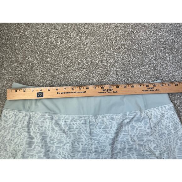 EUC Athleta Printed Run With It 4.5" Short Activewear Performance Gray Size 2X - Picture 10 of 11